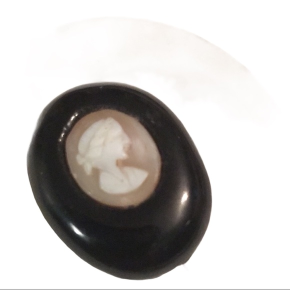 Antique black enamel resin 1940s shell cameo brooch - Picture 5 of 6
